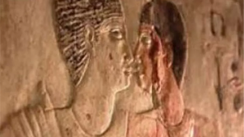 باحث أثرى : مصر القديمة ..موطن الأحضان والقبلات