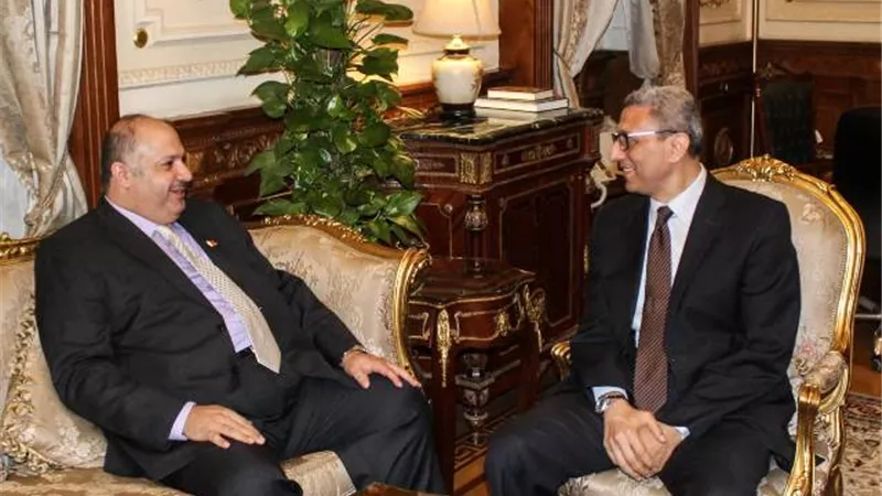 المستشار أحمد سعد الدين الأمين العام لمجلس النواب يلتقي مع نظيره البحريني