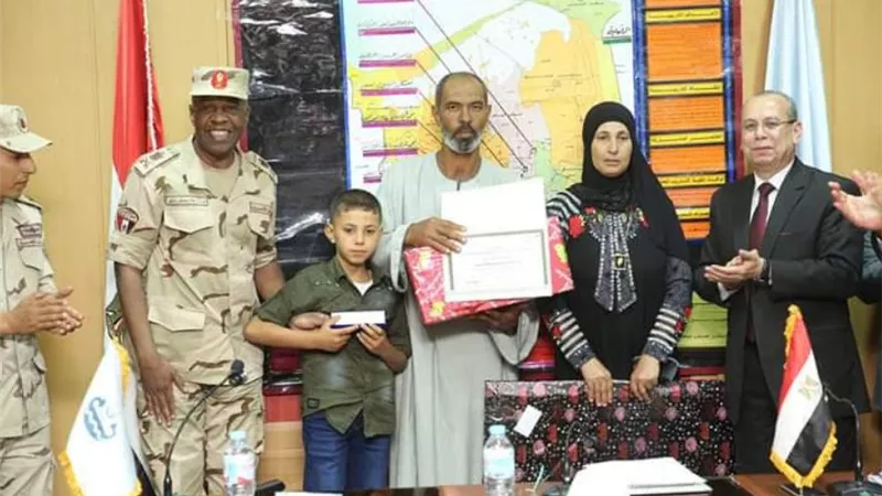 تكريم اسر الشهداء ومصابي العمليات الحربية في كفر الشيخ