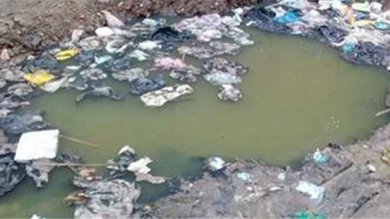 سقوط طفل في بلاعة صرف صحي بأحد شوارع المنصورة