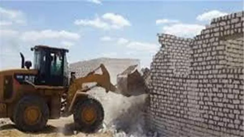 استرداد أراضي الدولة في الكرنك والعمار بالإسماعيلية ..صور
