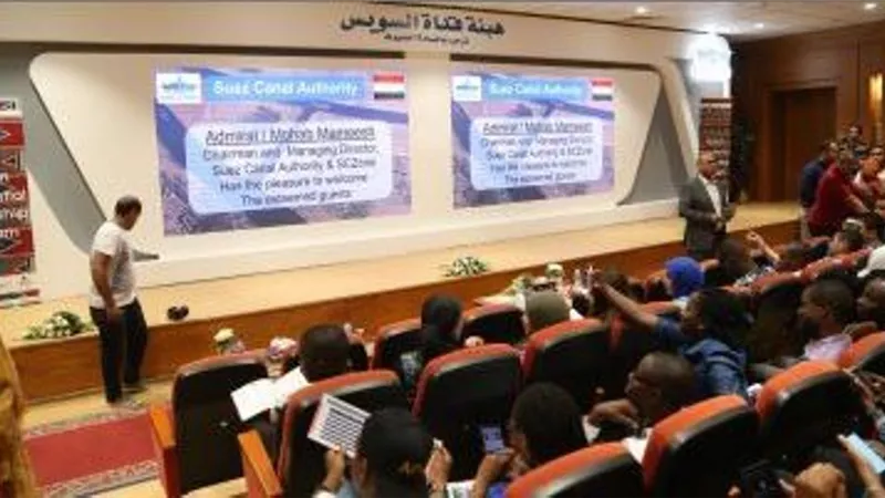 شباب البرنامج الرئاسي في ضيافة قناة السويس