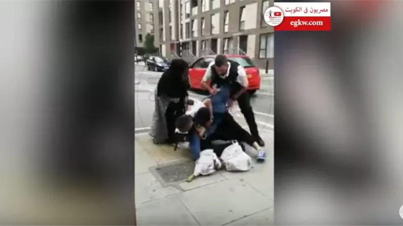 الشرطة البريطانية تعتدي على وافد عربي حتى الموت .. فيديو