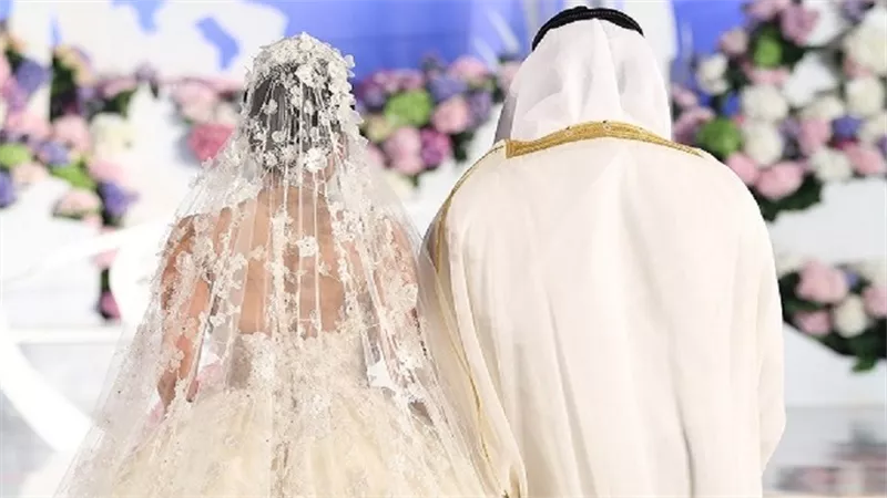 يفاجأ عريس ابنته بطلب غير معتاد بعد عقد القران