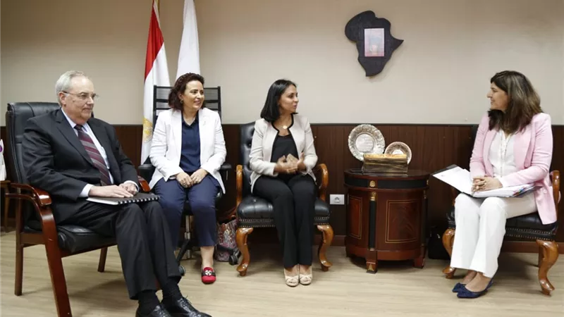 مكتب شؤون المرأة بوزارة الخارجية يشيد باللجنة الوطنية للقضاء على ختان الإناث