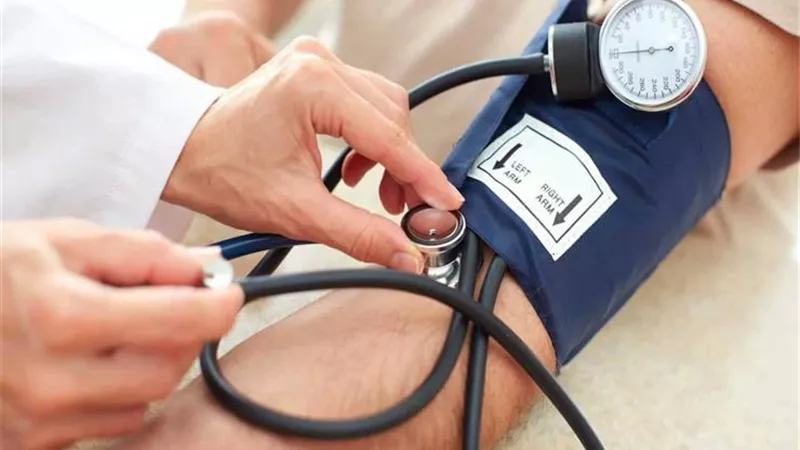 اذا لم تجد طبيب.. تعرف على الطرق الصحيحة لقياس ضغط الدم من المنزل