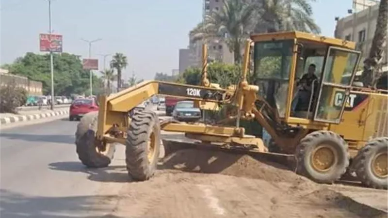 راشد يجازي مدير نظافة حي جنوب الجيزة لتدني مستوي النظافة