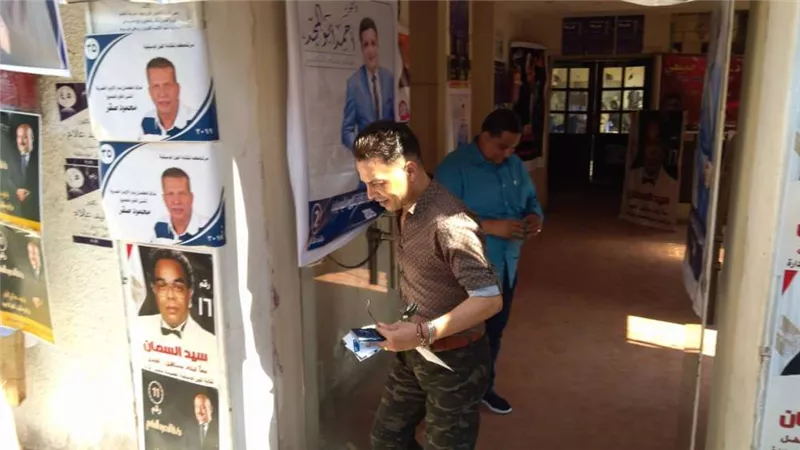 فى مقدمة الحضور .. طارق الشيخ يدلى بصوته لهانى شاكر .. صور