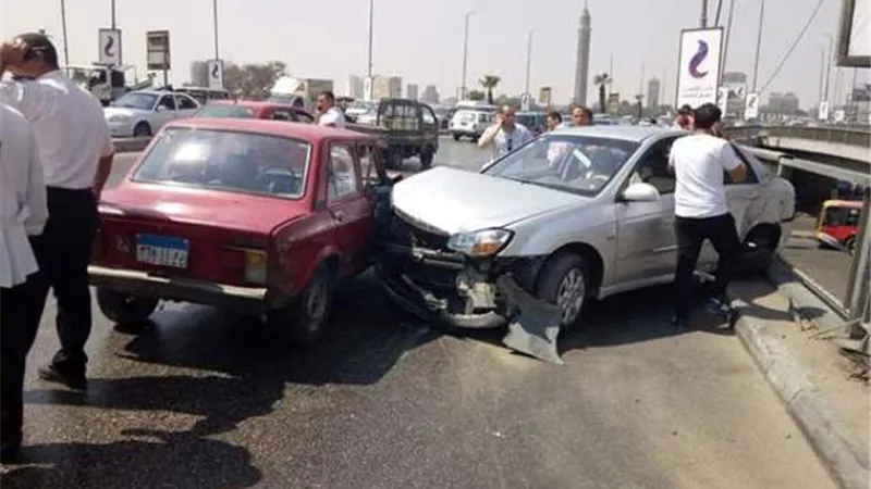 إصابة 5 فى حادث تصادم 3 سيارات أعلى الطريق الدائرى بالهرم