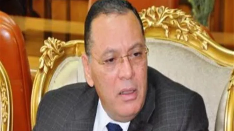 غراب يطالب بمواعيد محددة لتطهير الترع ويستعرض منظومة الجمع المنزلي للقمامة