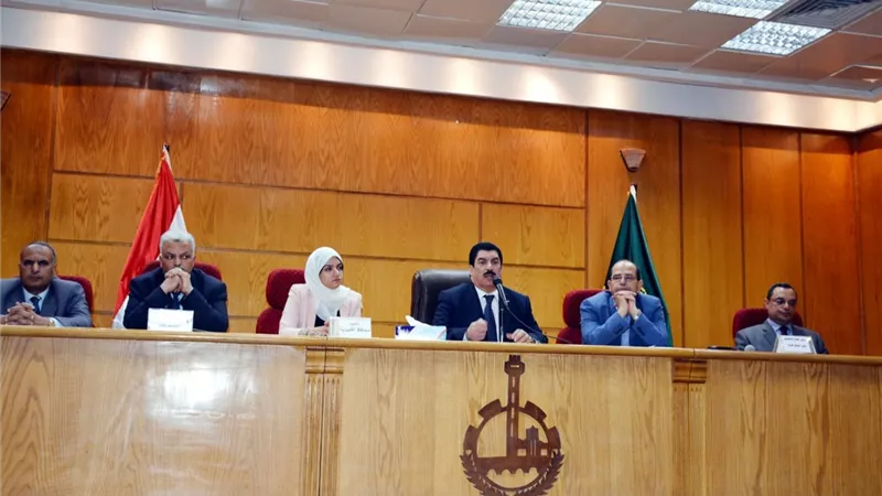 مبادرة محافظ القليوبية ورئيس جهاز التفتيش للتعريف بقانون التصالح