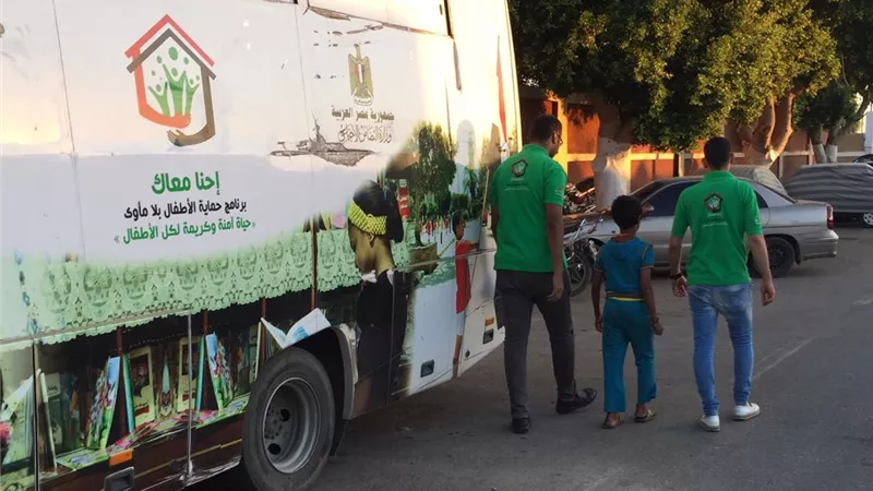فريق اطفال بلامأوي ينقذ طفلا مقيم بالشارع وتلحقه بدار رعاية