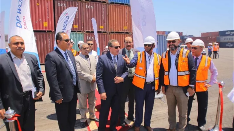 موانئ دبي .. السخنة تعزز معداتها بأحدث الاوناش العالمية لرفع الحاويات
