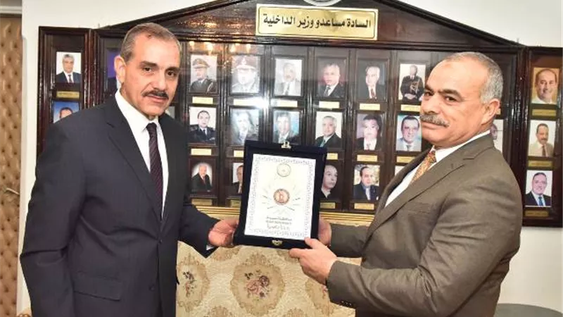 محافظ أسيوط يقدم التهنئة للواء 