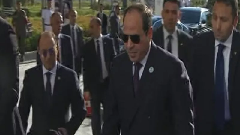 السيسي يصل مقر انعقاد المؤتمر الوطني السابع للشباب بالعاصمة الادارية