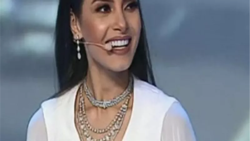 كارمن سليمان تفتتح المؤتمر الوطني السابع للشباب بإحدى الاغاني الوطنية