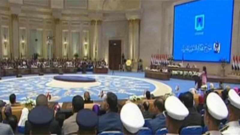 الرئيس يشهد فيلما تسجيليا عن خطة الاصلاح الاقتصادي في مصر