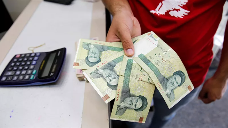 إيران تقرر تغيير العملة من الريال إلى التومان