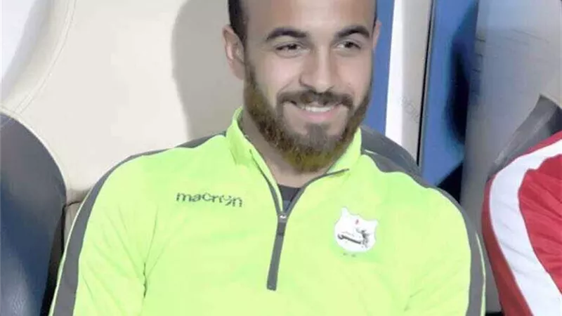 الأهلي يضم 