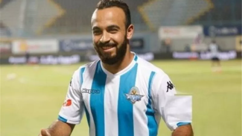 صور.. قفشة يظهر في الأهلي بعد التوقيع على عقود انضمامه رسميا