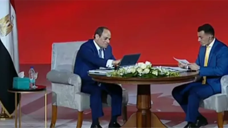 السيسي يؤكد: لن يشعر المواطن بالإنجازات قبل منتصف العام القادم
