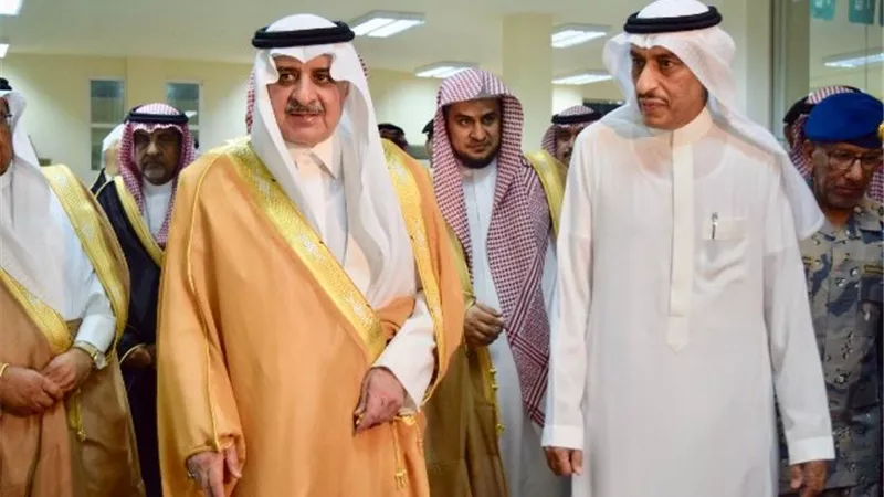أمير تبوك يقف على استعدادات مدينة الحجاج بمنفذ حالة عمار.. صور