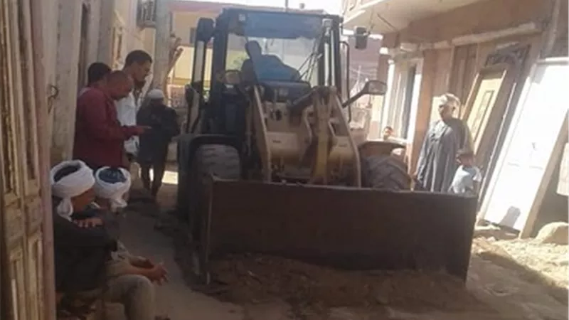 حملة مكبرة لنظافة الشوارع ورفع المخلفات في منفلوط بأسيوط