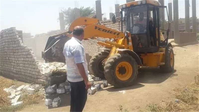 إزالة ١٥ تعدي بالبناء بأبو الغيط التابعة للقناطر الخيرية