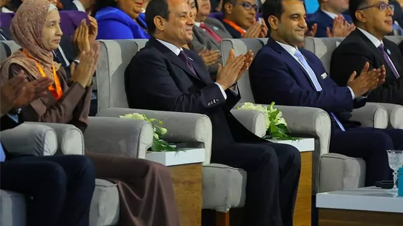 انطلاق جلسة المؤتمر الاول لمبادرة حياة كريمة بحضور الرئيس