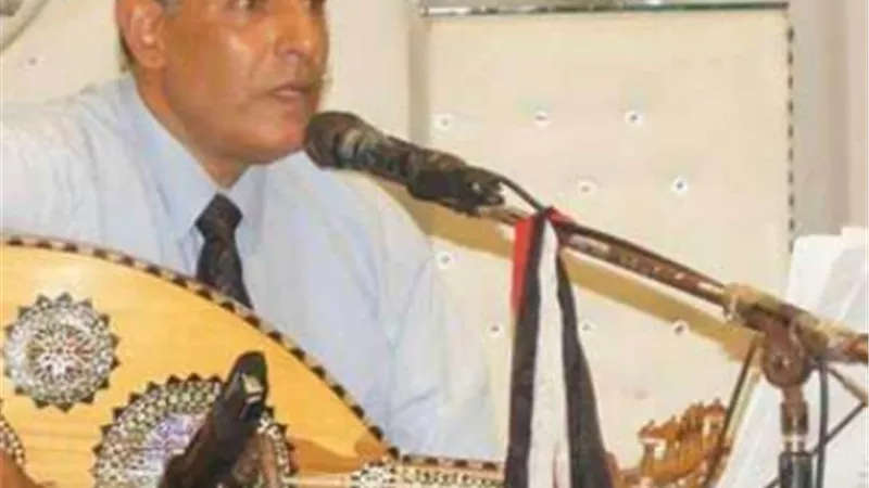 ابراهيم نصير يغتي ويعزف في 