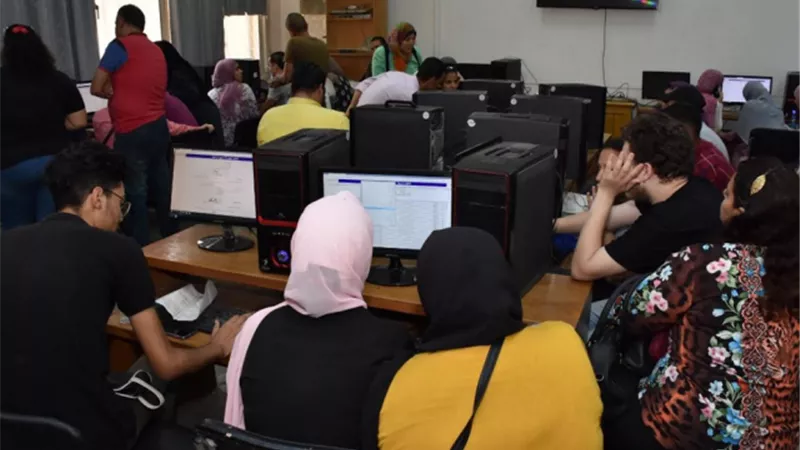تنسيق الجامعات ٢٠١٩.. توافد طلابي كبير على معامل تنسيق جامعة عين شمس