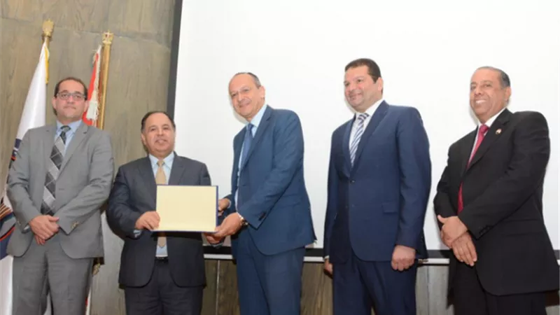 وزارة المالية تكرم أكسيل بعد نجاح الإقرارات الضريبية اليكترونيا