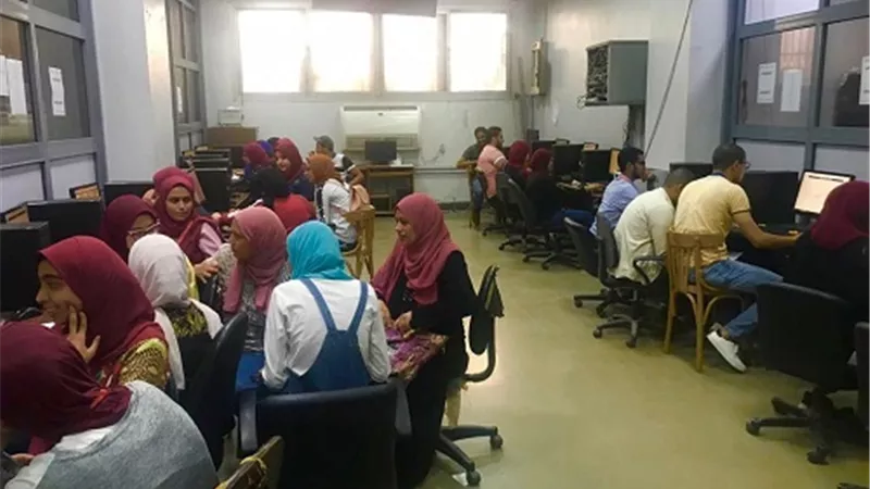 فى اليوم الاول للمرحلة الثانية للتنسيق : اقبال كبير من الطلاب بمعامل التنسيق بجامعة طنطا