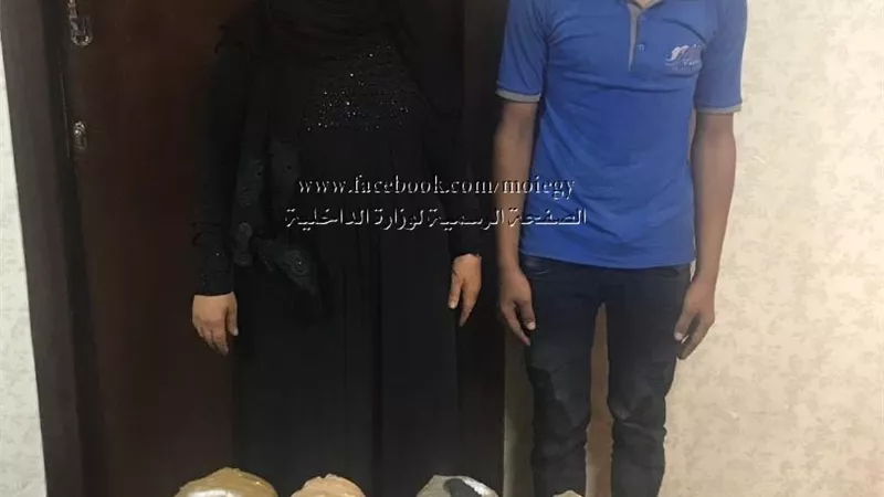ضبط سيدة وإبنها بالجيزة وبحوزتهما 10 كيلو جرام من البانجو