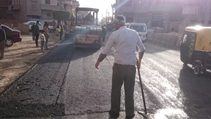 محافظ أسيوط: استكمال تنفيذ أعمال الرصف ضمن الخطة الاستثمارية الجديدة 2019/2020 بعدة قرى بديروط