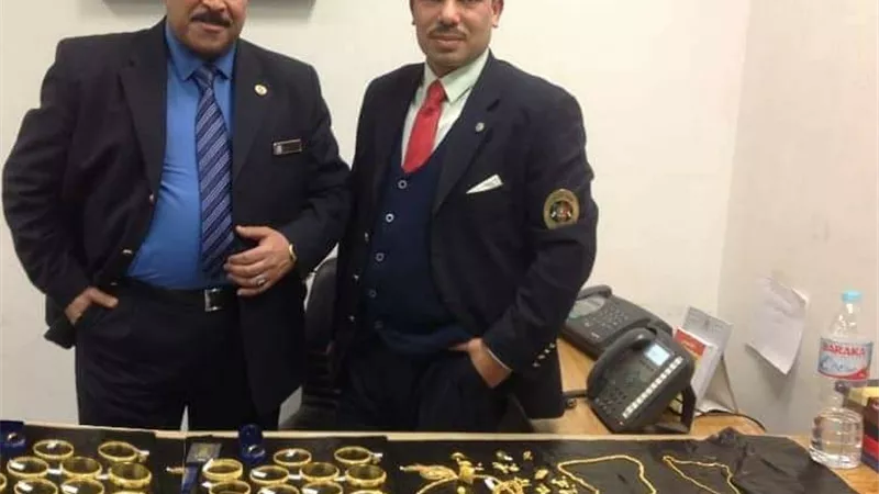 ضبط راكبة تحاول تهريب مشغولات ذهبية حول جسدها بمطار برج العرب