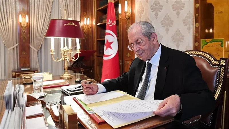 الرئيس التونسي المؤقت يمد حالة الطوارئ لشهر