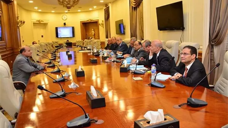 محافظ كفرالشيخ...لجنة وزارة التنمية المحلية تنتهى من إجراء اختبارات 1000 متقدم لمسابقة القيادات المحلية للمحافظات