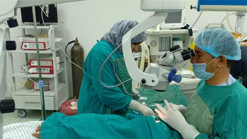 جامعة جنوب الوادى تنظم أول قافلة متخصصة فى طب وجراحة العيون بمدينة القصير