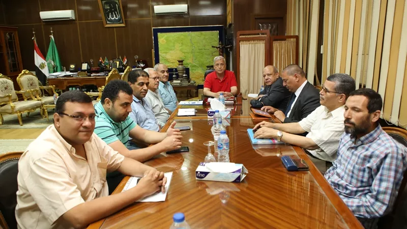 محافــظ المنوفية: اتخاذ الاجراءات القانونية ضد المصانع غير الملتزمة بمعايير معالجة الصرف