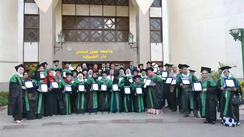 بالصور .. تكريم دفعة جديدة من المدربين المعتمدين بمركز تعليم الكبار جامعة عين شمس