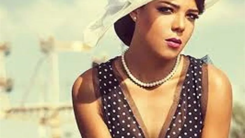 مشاجرة كبيرة بين ناهد السباعى واحدى متابعيه على 