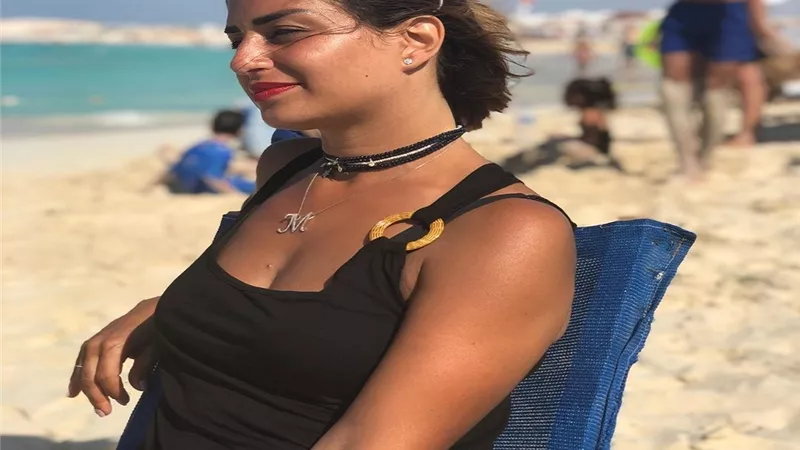 مايوه منة فضالي الأسود يثير أزمة على انستجرام.. صور