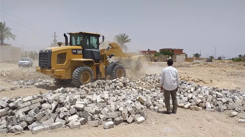 حملات إزالة لتعديات الأراضى الزراعية وأملاك الدولة بمراكز الفيوم.. صور