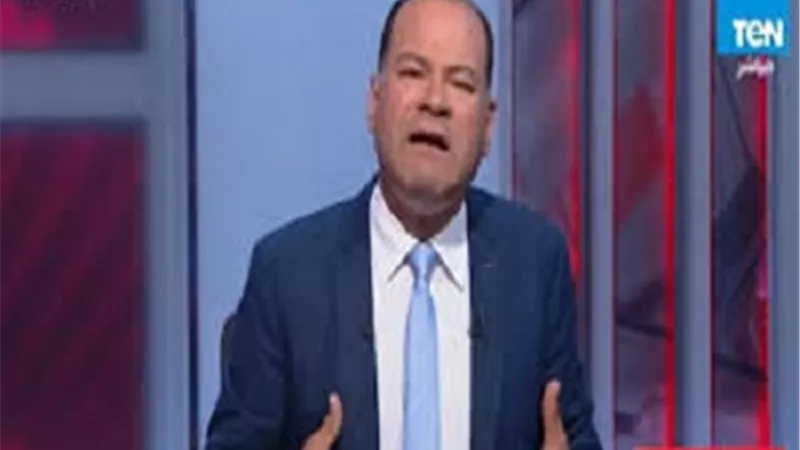 نشأت الديهي يكشف من يدير صفحة 