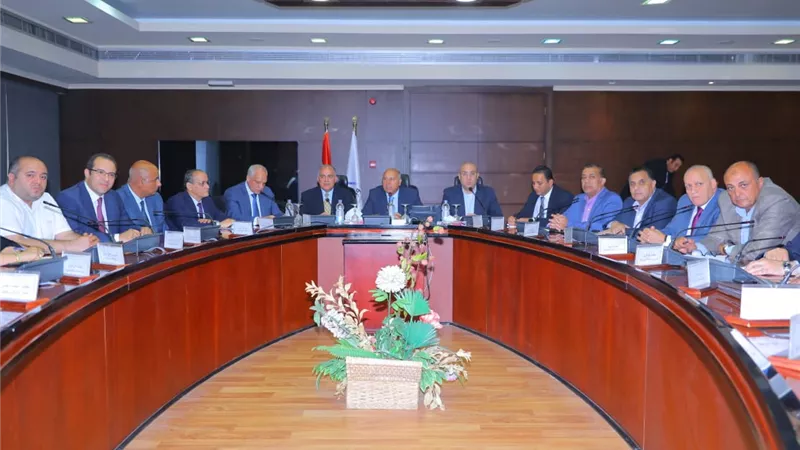 بحث آليات تنفيذ مشروع محطة قطارات صعيد مصر بمثلث بشتيل