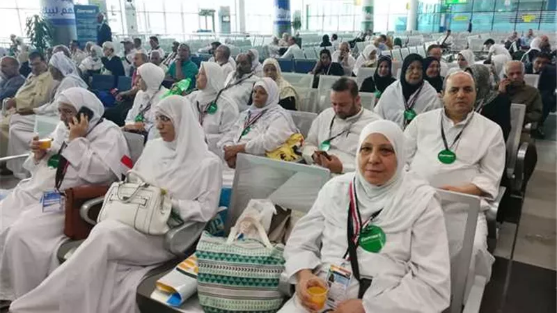 مصر للطيران تنقل 2424 حاجا إلى الأراضي المقدسة على متن 12 رحلة