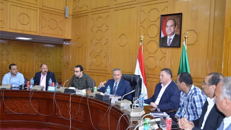 محافظ الاسماعيلية يطالب الغرفة التجارية الاهتمام بخدمة المواطن ..