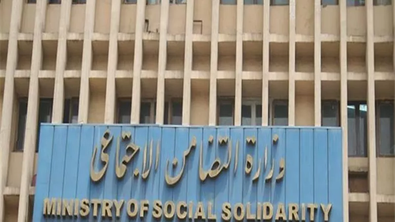 صرف المعاشات المحولة على البنوك .. اليوم