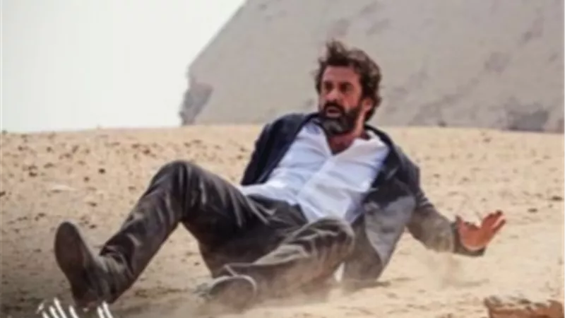 كريم عبد العزيز يحتفل بنجاح الفيل الازرق